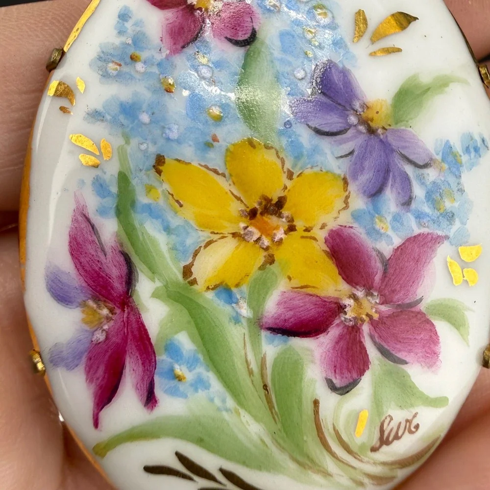 Vintage Victorian Hand Painted Floral Porcelain Brooch Multicolor Gold Tone